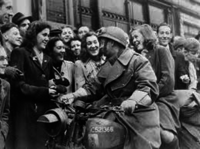 hitler comits suicide