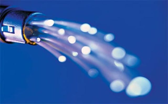 La aparición de la fibra óptica.