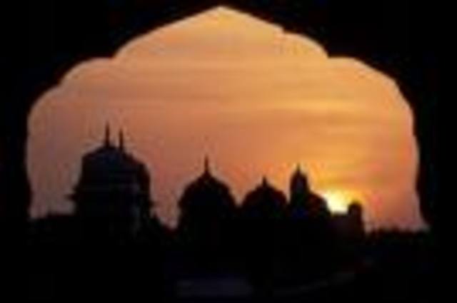 Britain becomes the leading colonial power in India