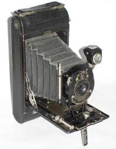 invention of the first roll filmed camera