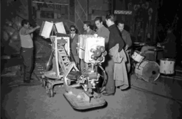 Primer programa de radiodifusión comercial