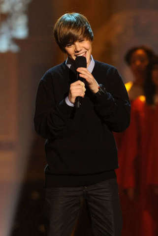 Justin Bieber Preforms At The Christmas In Washington Preformance.