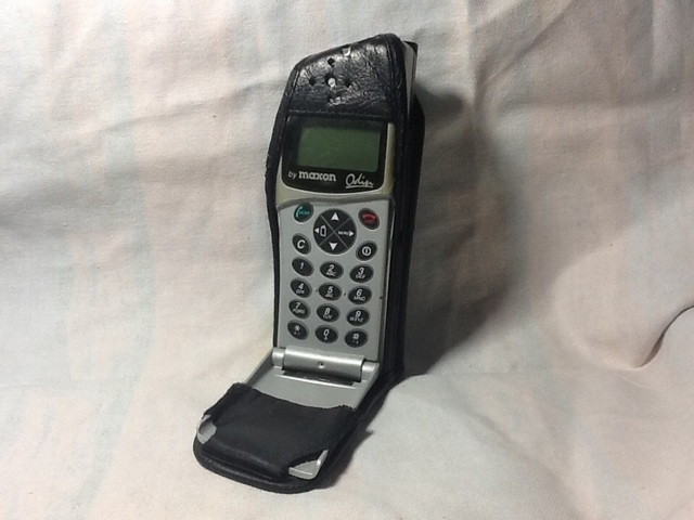 1er Teléfono móvil