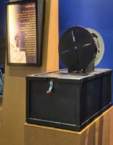 Plateau presenta el Anortoscopio