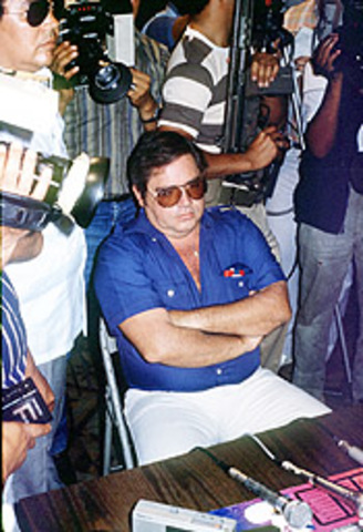 Escandolo en Contra de Arena