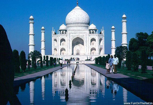 Building of Taj Mahal