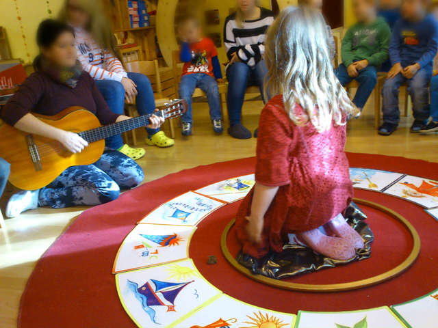 ΓΕΝΕΘΛΙΑ ΜΕ ΤΗ ΣΥΝΟΔΕΙΑ ΜΟΥΣΙΚΗΣ