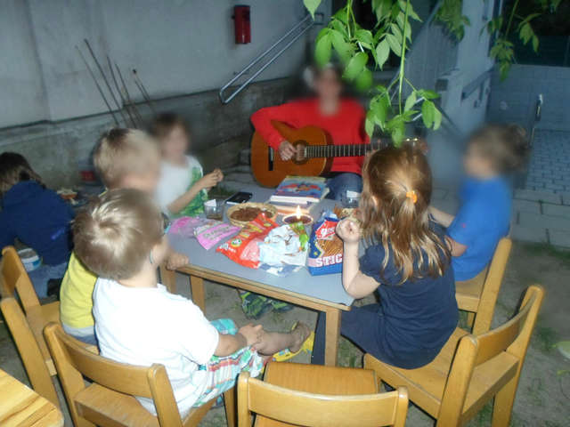 ΓΕΥΜΑΤΙΖΟΝΤΑΣ ΜΕ ΤΗ ΣΥΝΟΔΕΙΑ ΜΟΥΣΙΚΗΣ