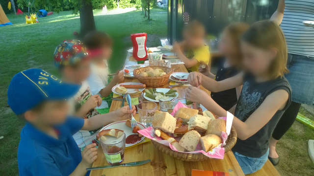 ΒΡΑΔΙΝΟ ΓΕΥΜΑ ΣΤΗΝ ΑΥΛΗ ΤΟΥ ΠΑΙΔΙΚΟΥ ΣΤΑΘΜΟΥ