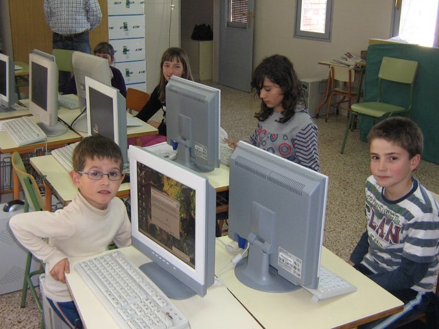 Curso de informática durante un año para niños