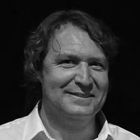 Siemens | Lanzamiento teoría conectivista. En tal teoría, esta claramente favorecida la individualización