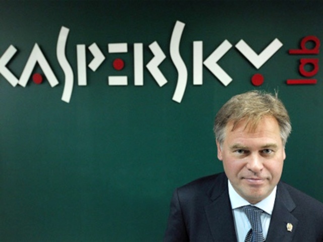 Становится ген-дирекором.