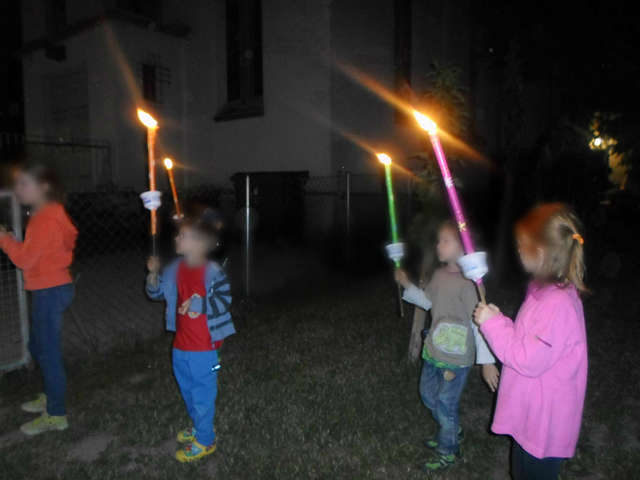 ΠΕΙΡΑΜΑΤΙΣΜΟΣ ΜΕ ΤΗ ΦΩΤΙΑ ΣΤΗΝ ΑΥΛΗ