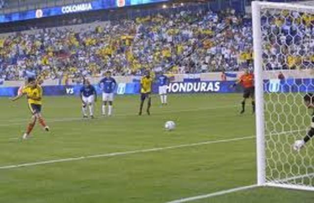 DEBUT DE LEONEL ALVAREZ COMO TECNICO DE COLOMBIA