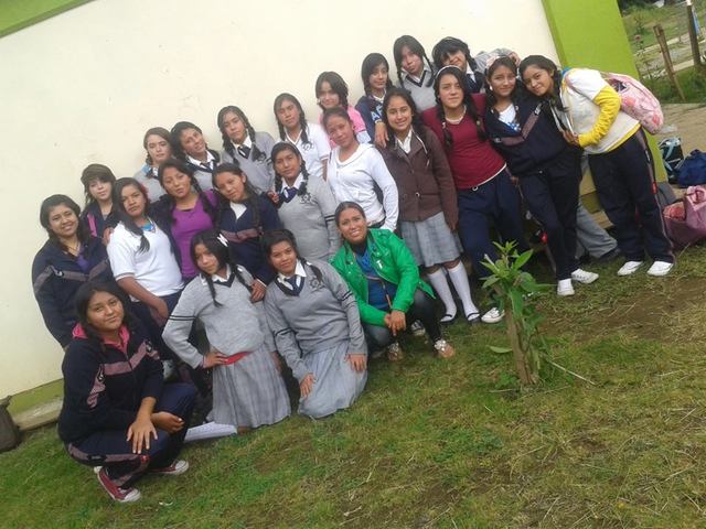 Mi maestra de Inglés hizo que nos peinaramos