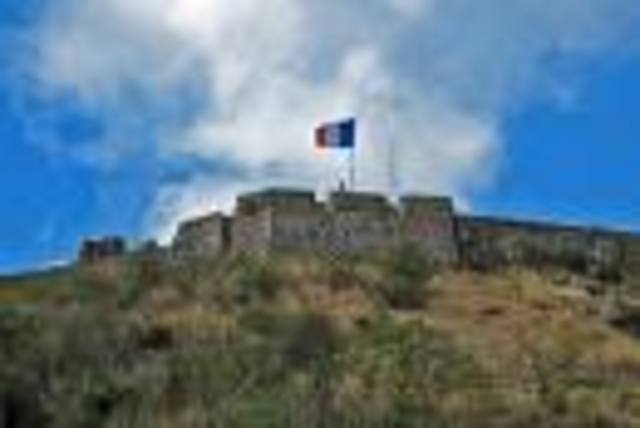 Leon found Fort St. Louis