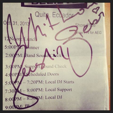 I went to a Justin Bieber concert and got his autograph