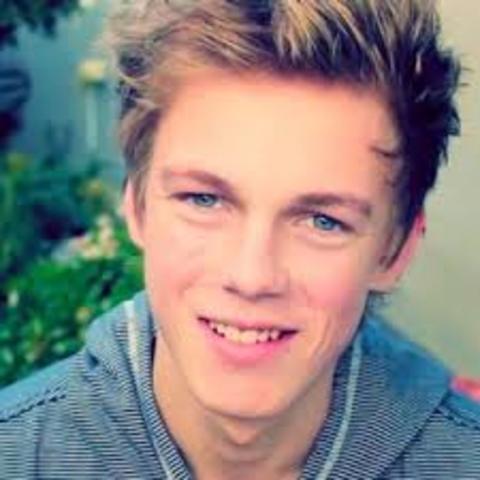 Caspar Lee becomes a Youtuber