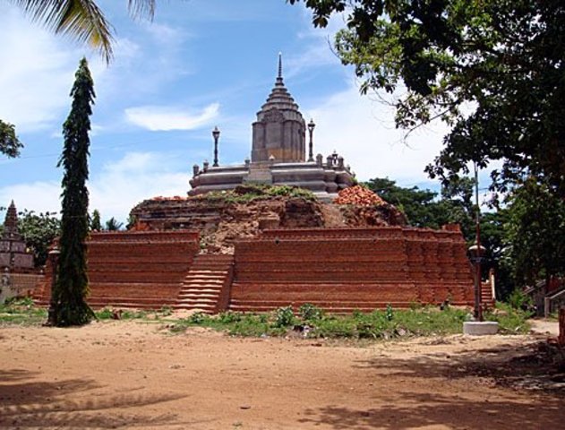 Jayavarman VIII  Renounces Buddhism