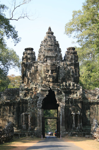 The Thai Army attacks Angkor.