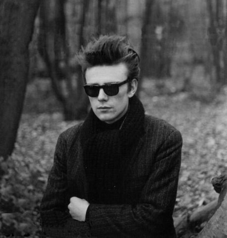 Стюарт Сатклифф покинул группу