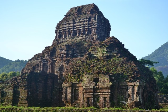 The Cham, a chinese empire. Destroyed part of Angkor during a battle.