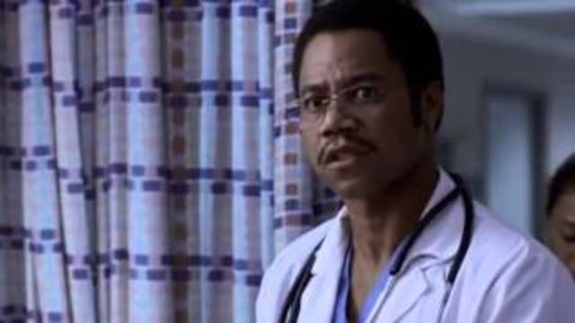 comienza a trabajar en el hospital