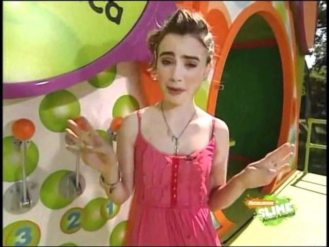 Ella fue una periodista por Nickelodeon Kids. Ella trabajaba por muchos trabajas de periodicos. A Ella le gustaba trabajar muy duro.