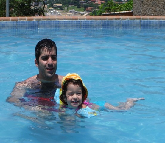 Primeira vez na piscina da Bruna!