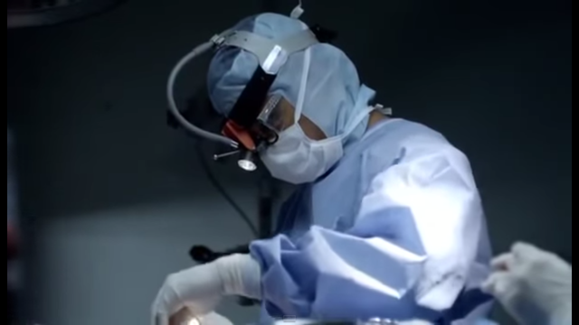 Entro a trabajar en la Clinica haciendo uso de su estudio