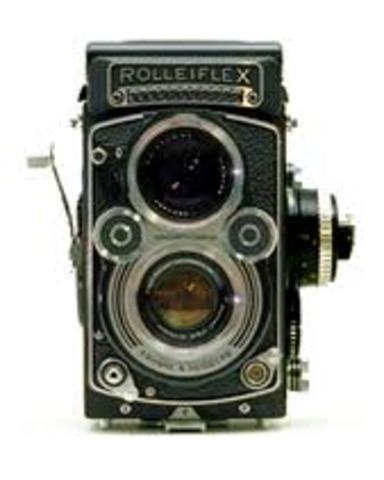 Rolleiflex TLR is Invented