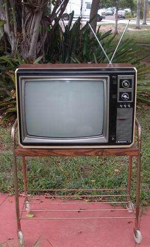 TV Sanyo, el color trae la revolución.
