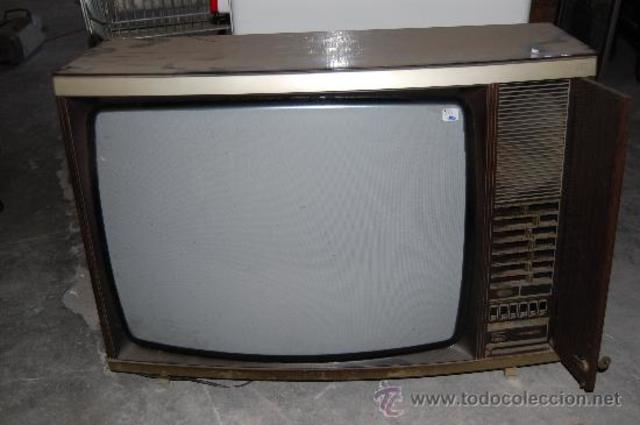 Televisor Thomson a color.
