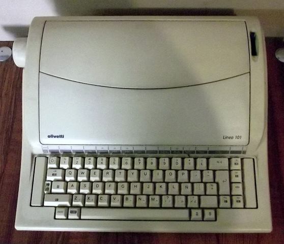 Primera máquina de escribir eléctrica.