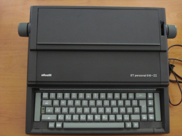 Segunda máquina de escribir eléctrica