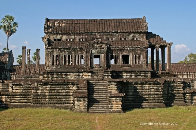 The Khmer Empire stop building such large temples