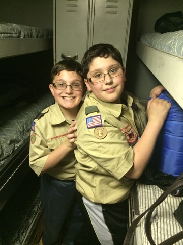 Hace 4 años que Andrew y Zach son Boy Scouts