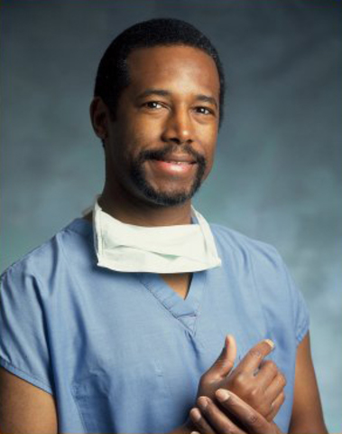 Se convierte en jefe de neurocirugia infantil