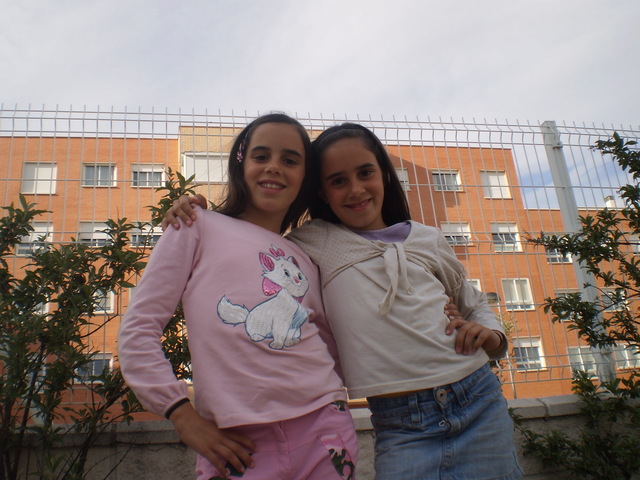 Nacimiento de dos hermanas mas.