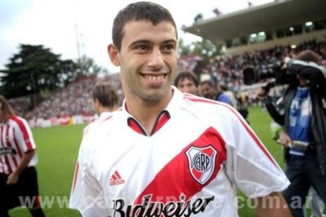 August 3, 2003 starts playing in river plate