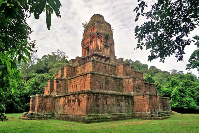 The Cham Kingdom Invades the Khmer Empire's Eastern Territory