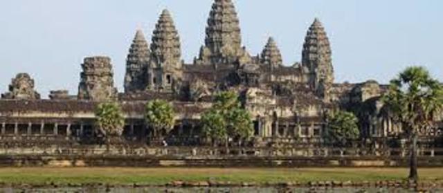 Khmers abandon angkor