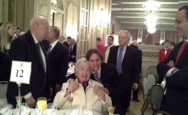 Lacalle Pou le tiende una mano a Argentina