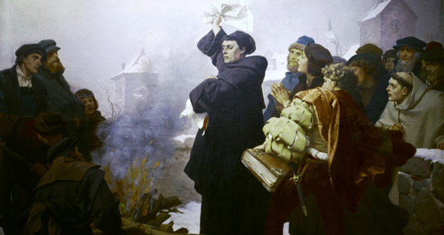 М. Лютер публично сжёг папскую буллу, отлучавшую его от церкви