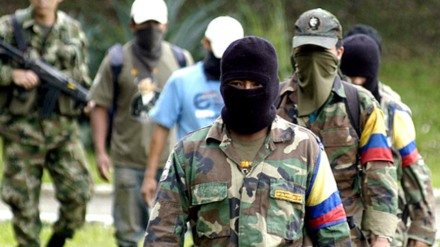 Los grupos paramilitares anuncian un cese de las hostilidades en Colombia