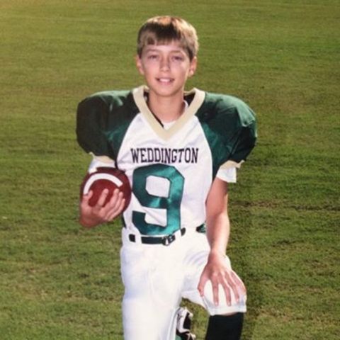 Jugué fútbol americano en la secundaria.