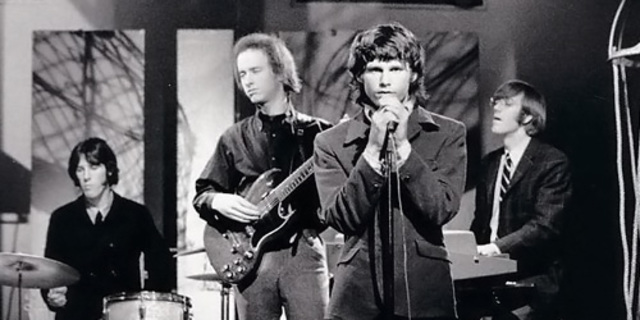 the doors accepted one contrat whit elektra records.