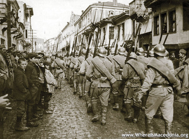 italy breaks its nutrality and goes to war