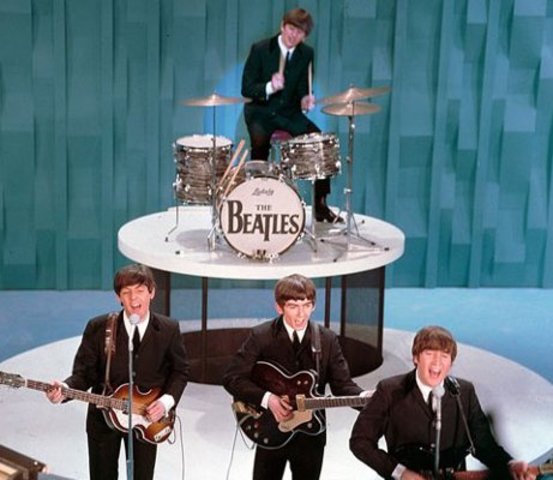 The Beatles arrive to USA for the first time. arrive to usa.