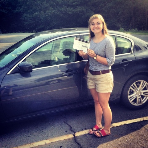 Tomé el examen de manejar y recibí mi licencia de manejar.